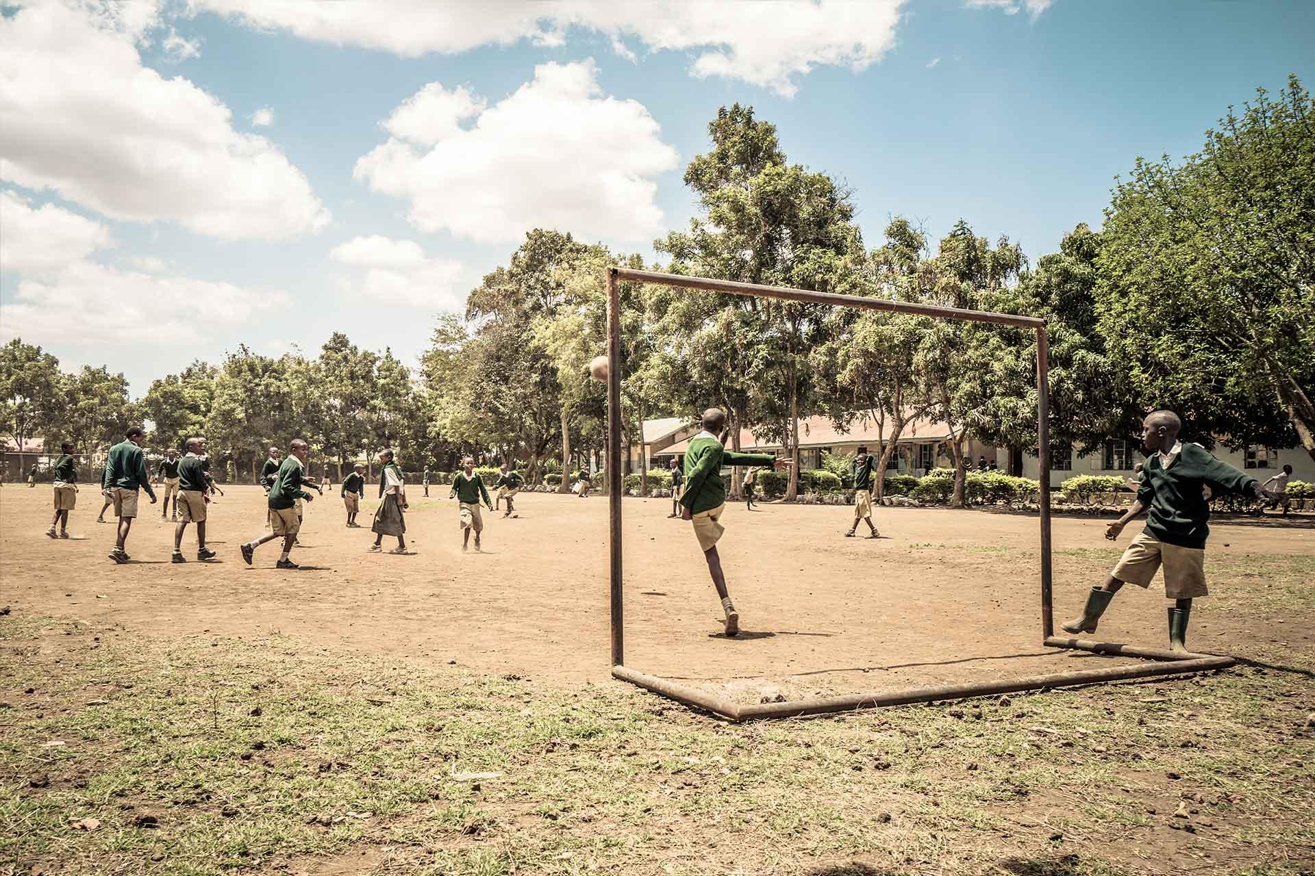 Soccer at the Baraa Primary School Siringit supports the Baraa Primary School in Arusha since 2009